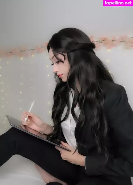 Louvrissa OnlyFans Thumbnail #KsO1qW0eeo