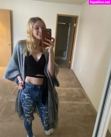 Lovableliv OnlyFans Thumbnail #q10orRdnYc