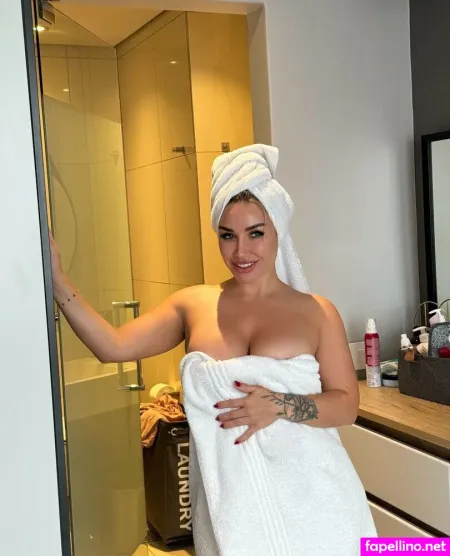 Love Is Alina OnlyFans Thumbnail #304YuKsAAZ