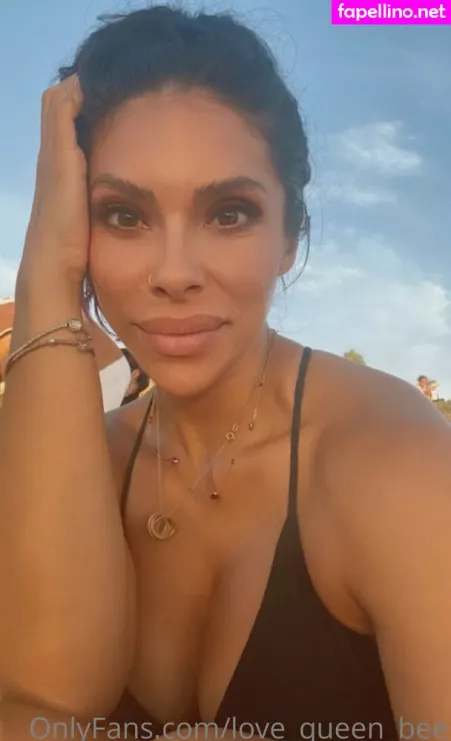 Love Queen Bee OnlyFans Thumbnail #XRTUwoK6IZ