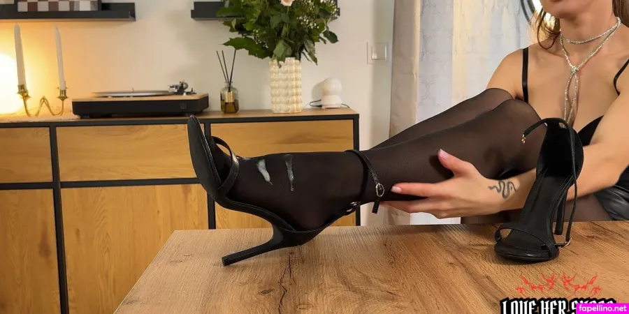 Lovehershoes Main Profile Photo