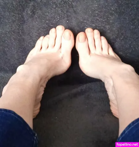 Lovely2feet 2 OnlyFans Thumbnail #5gq5SdD85H