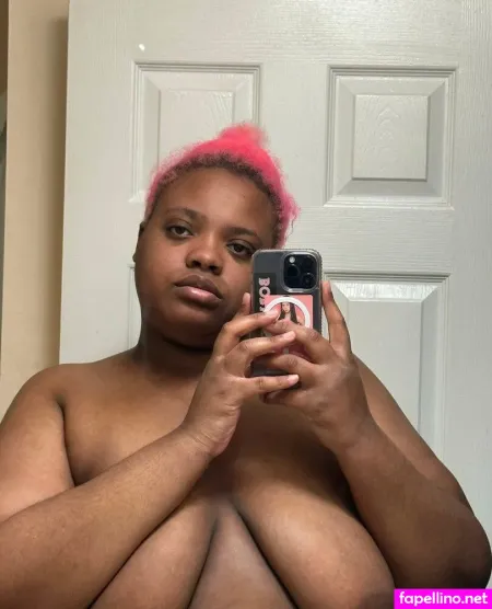 Lovelypeaches Main Profile Photo