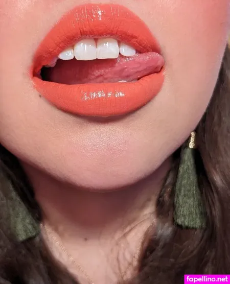 Lovelywatermelon1 OnlyFans Thumbnail #m9VoTTDVVV