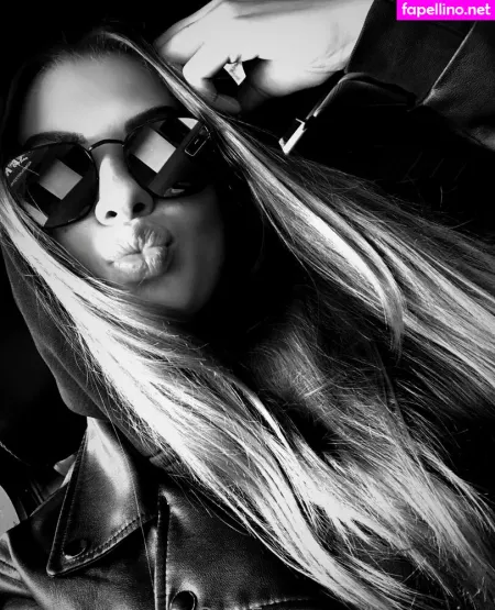 Loveyarina OnlyFans Thumbnail #1O20rrEkw8