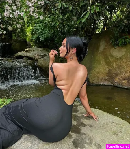 Luana He OnlyFans Thumbnail #8JJQQoHuZX