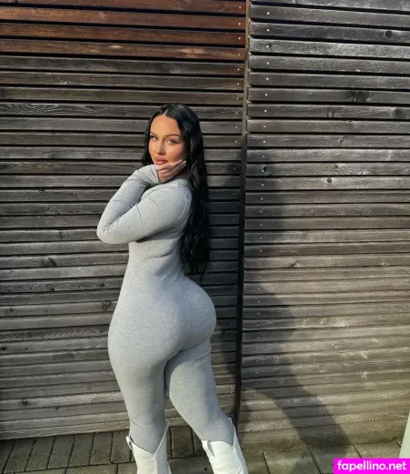 Luana He OnlyFans Thumbnail #GyoXwR3oUx