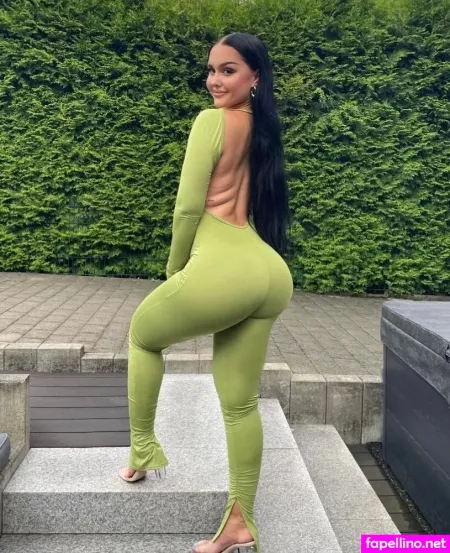 Luana He OnlyFans Thumbnail #krHKkpIvZr