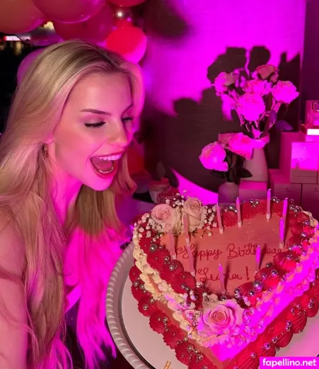 Lucia Leona OnlyFans Thumbnail #kAP4VNidDg