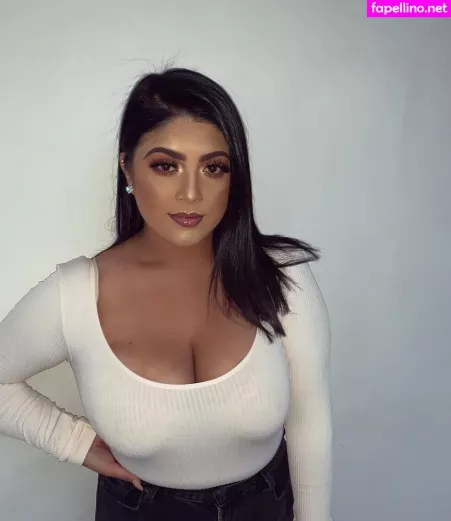 Lucia Yanez OnlyFans Thumbnail #6l8R4yHt00