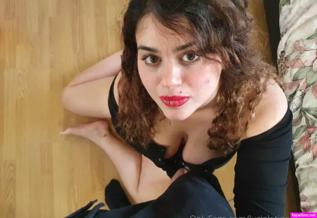 Lucialatinagomez OnlyFans Thumbnail #iVikMWTla6