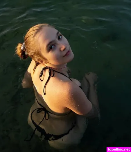 Lucie 1 OnlyFans Thumbnail #2WyshUWsFX