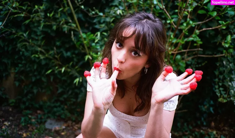 Lucie Bourdeu OnlyFans Thumbnail #0bDVTxsiac