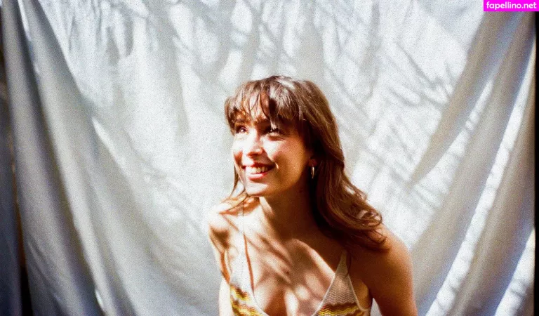 Lucie Bourdeu OnlyFans Thumbnail #a6ukIci4ZH