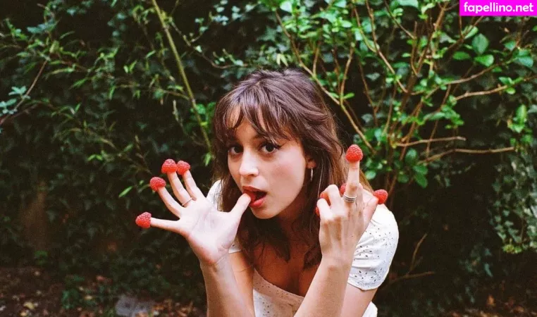 Lucie Bourdeu OnlyFans Thumbnail #b5lZ6hdGEQ