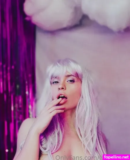 Lucieoude OnlyFans Thumbnail #W2HTmYD7RA