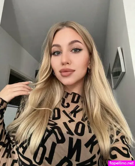 Lucky Evelyn OnlyFans Thumbnail #rZ8XudtF4u