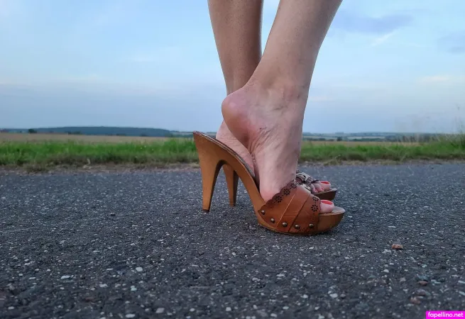 Luckyfeet89 OnlyFans Thumbnail #8ojGr12rEY