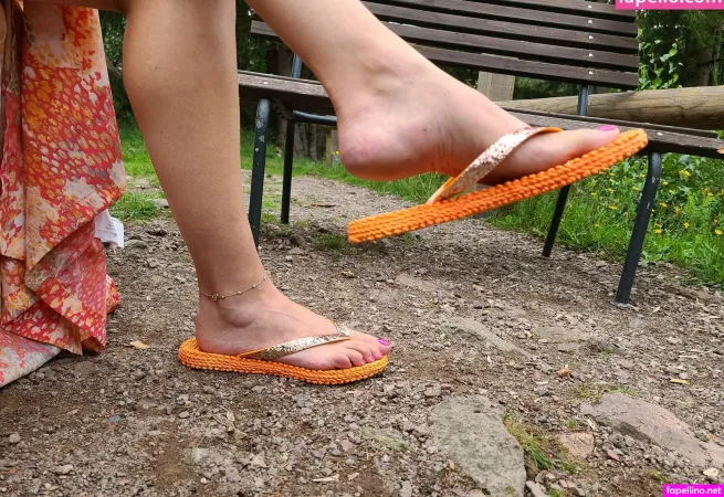 Luckyfeet89 OnlyFans Thumbnail #FvNaxJXIch