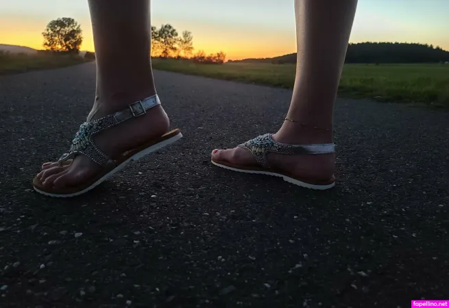 Luckyfeet89 OnlyFans Thumbnail #gG69UZe01X