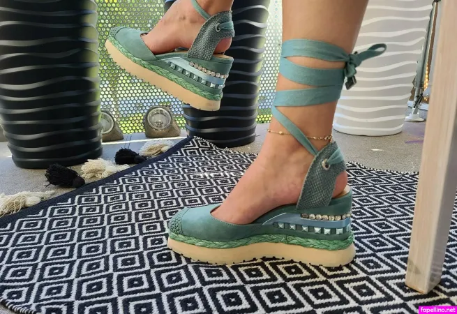 Luckyfeet89 OnlyFans Thumbnail #oManeKhpdQ