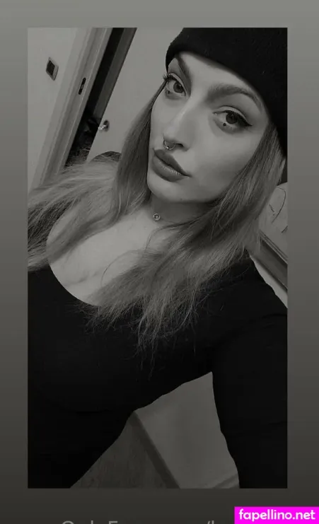 Lucre Florence OnlyFans Thumbnail #3HejDDxX15