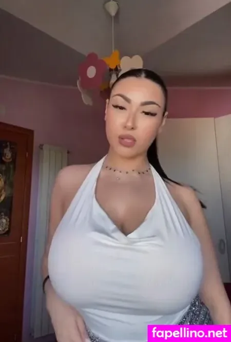 Lucrexiia Main Profile Photo