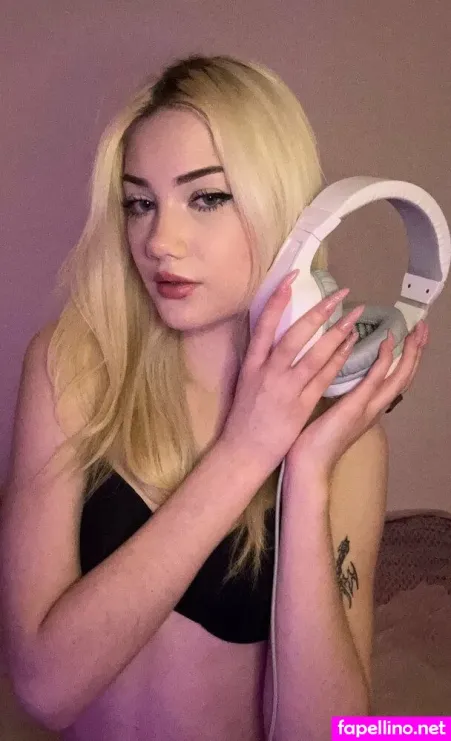 Lucy Dakota OnlyFans Thumbnail #ZAfCQNVnee