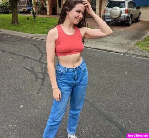 Lucy Holz Main Profile Photo