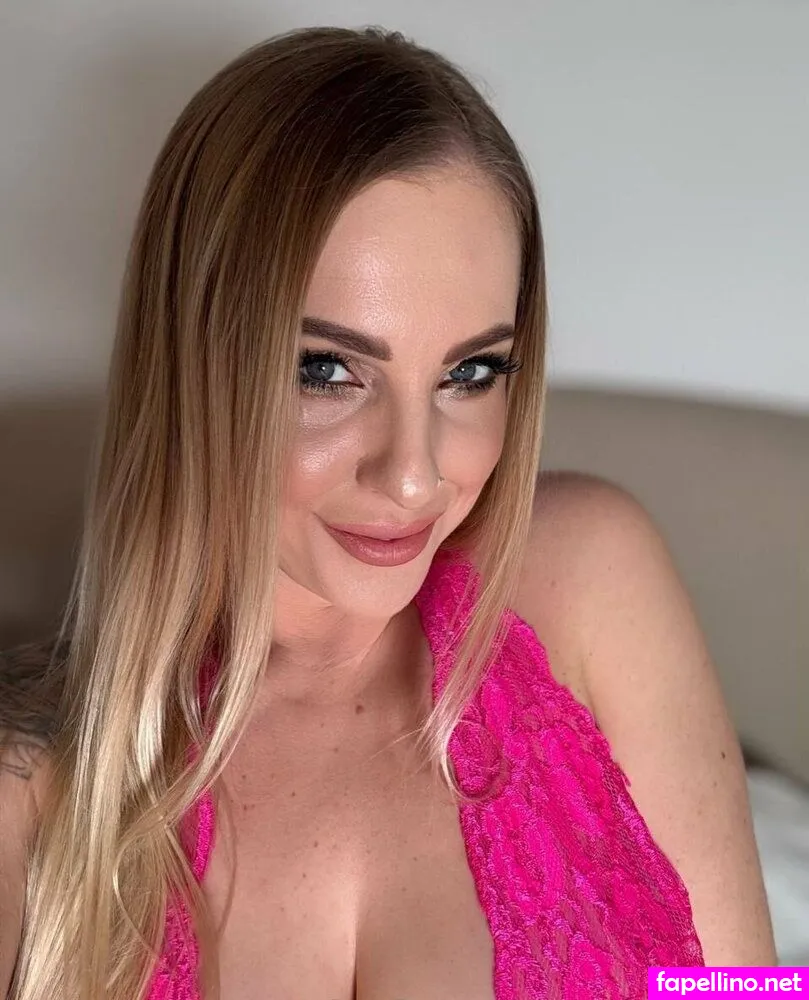 lucy_robinson, lucy_robinson_vip Nude Leaked OnlyFans Photo #XQnzSYVhDm