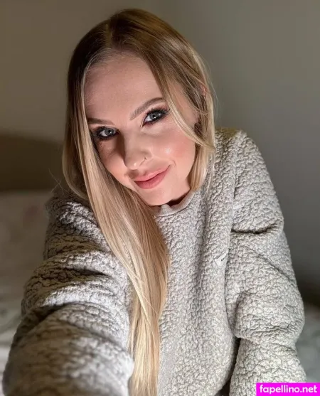 Lucy Robinson OnlyFans Thumbnail #wcAAG6YmiG
