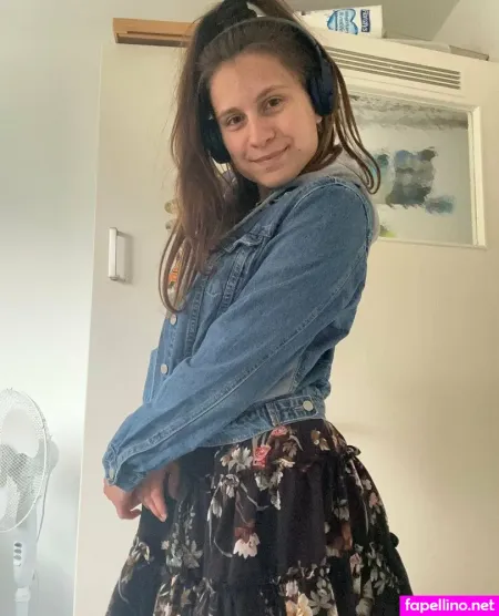 Lucyschiller OnlyFans Thumbnail #pOLn9KAYAo