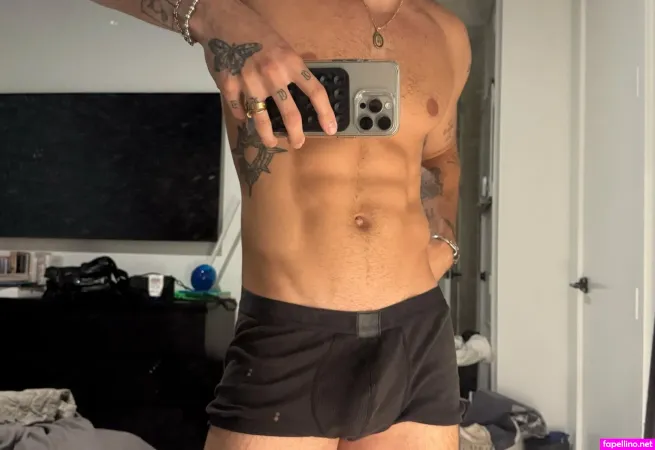 Luiscapecchi 2 OnlyFans Thumbnail #0Wv4GIOLbM