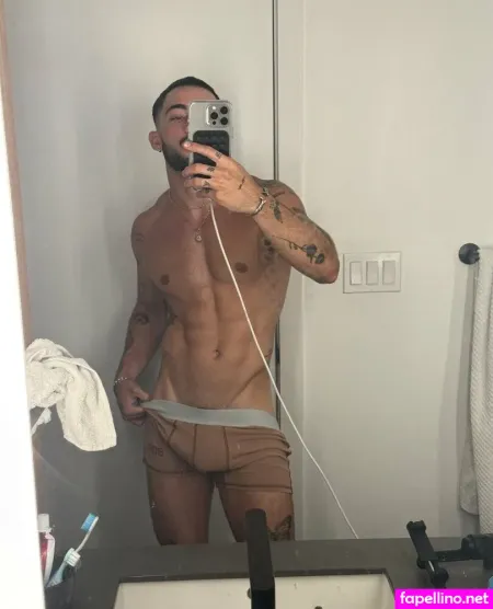 Luiscapecchi 2 OnlyFans Thumbnail #3Tku2f5ndA
