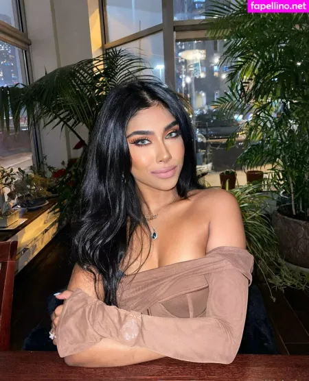 Lulu Chicago OnlyFans Thumbnail #YKdlmFGtVW