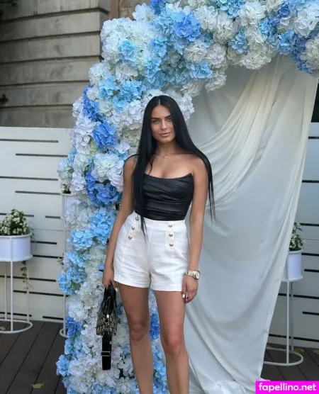 Luna Belle 2002 OnlyFans Thumbnail #0CPyYnvZzX