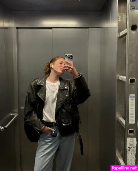 Luna Com OnlyFans Thumbnail #FpMDHBO3cj
