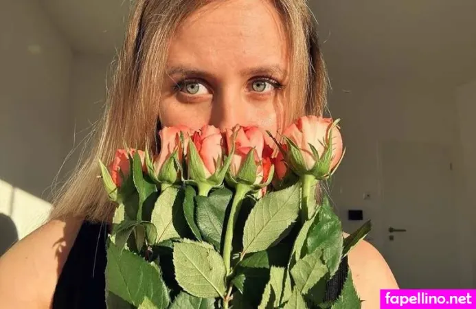 Luna Zuhause 1 OnlyFans Thumbnail #51O74rTFy2