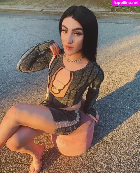 Lunabarbiedoll OnlyFans Thumbnail #iAoK3M1jCB