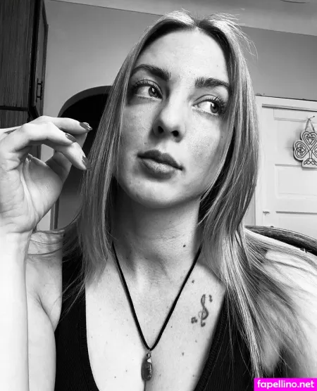 Lunalynne777 OnlyFans Thumbnail #KgEbNbZNzb
