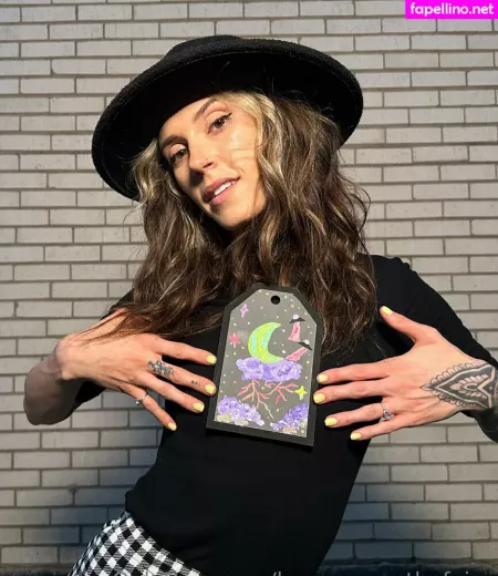 Lunapowersthefairy OnlyFans Thumbnail #0iyxW8kqE9