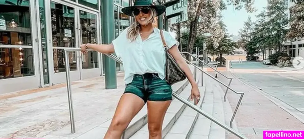 Lunden Roberts OnlyFans Thumbnail #h75picldDZ