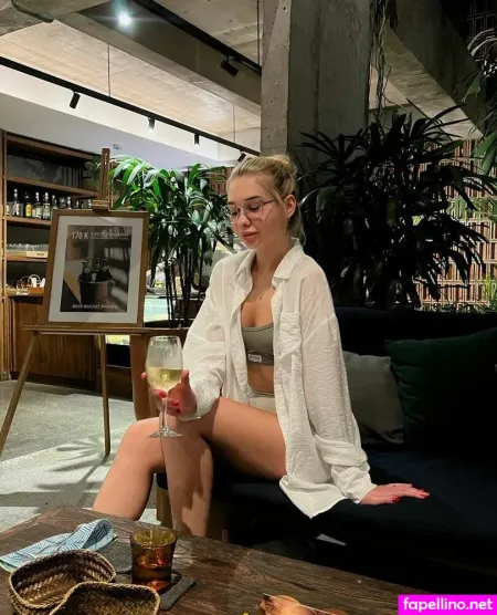 Luu Emily OnlyFans Thumbnail #bvN6zZ90bn