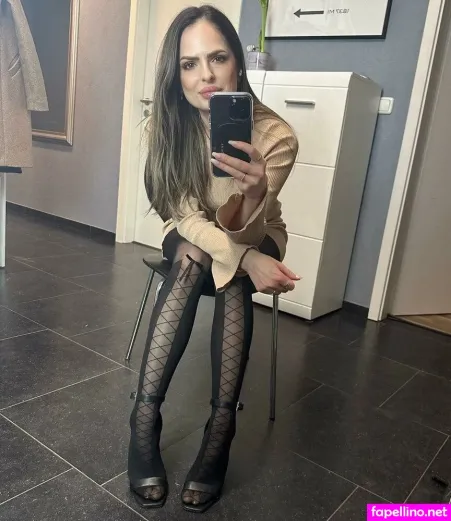 Luxe Bella Donna OnlyFans Thumbnail #6iNWzS26gf