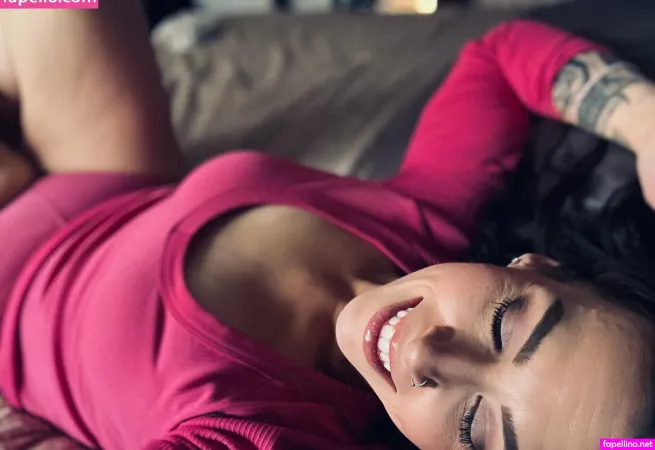 Luxley Rae OnlyFans Thumbnail #F7WLrV8bhO