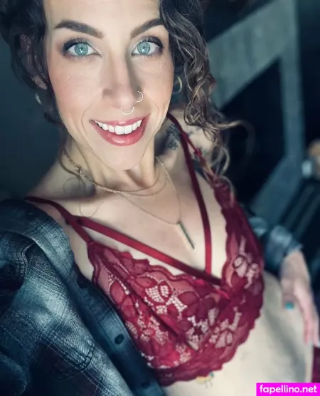 Luxley Rae OnlyFans Thumbnail #w9gGrIABmk