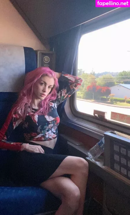 Luxneon OnlyFans Thumbnail #2EBmfRgxZ0