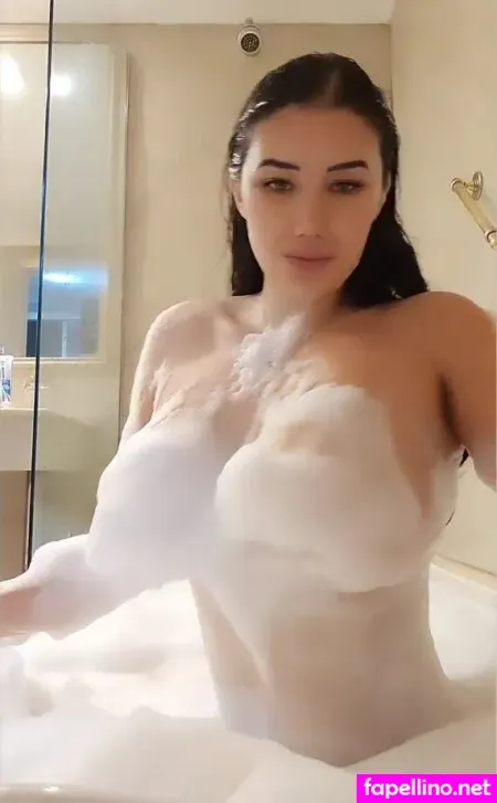 Lya Robinson OnlyFans Thumbnail #a81zNfnJap
