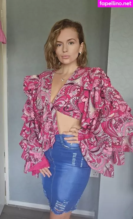 Lycia Rutter OnlyFans Thumbnail #EvJnvov42z