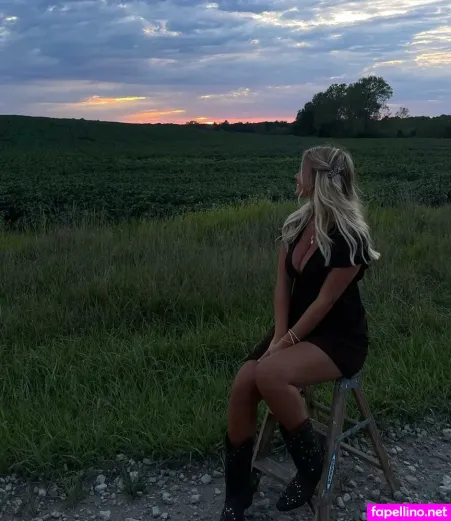 Lydia Feiler OnlyFans Thumbnail #F4QznYK2Nk